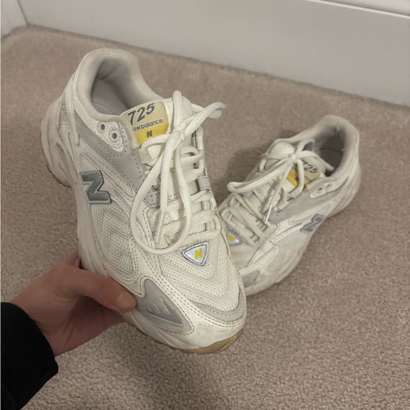 New Balance Shoes - New Balance 725 size 6